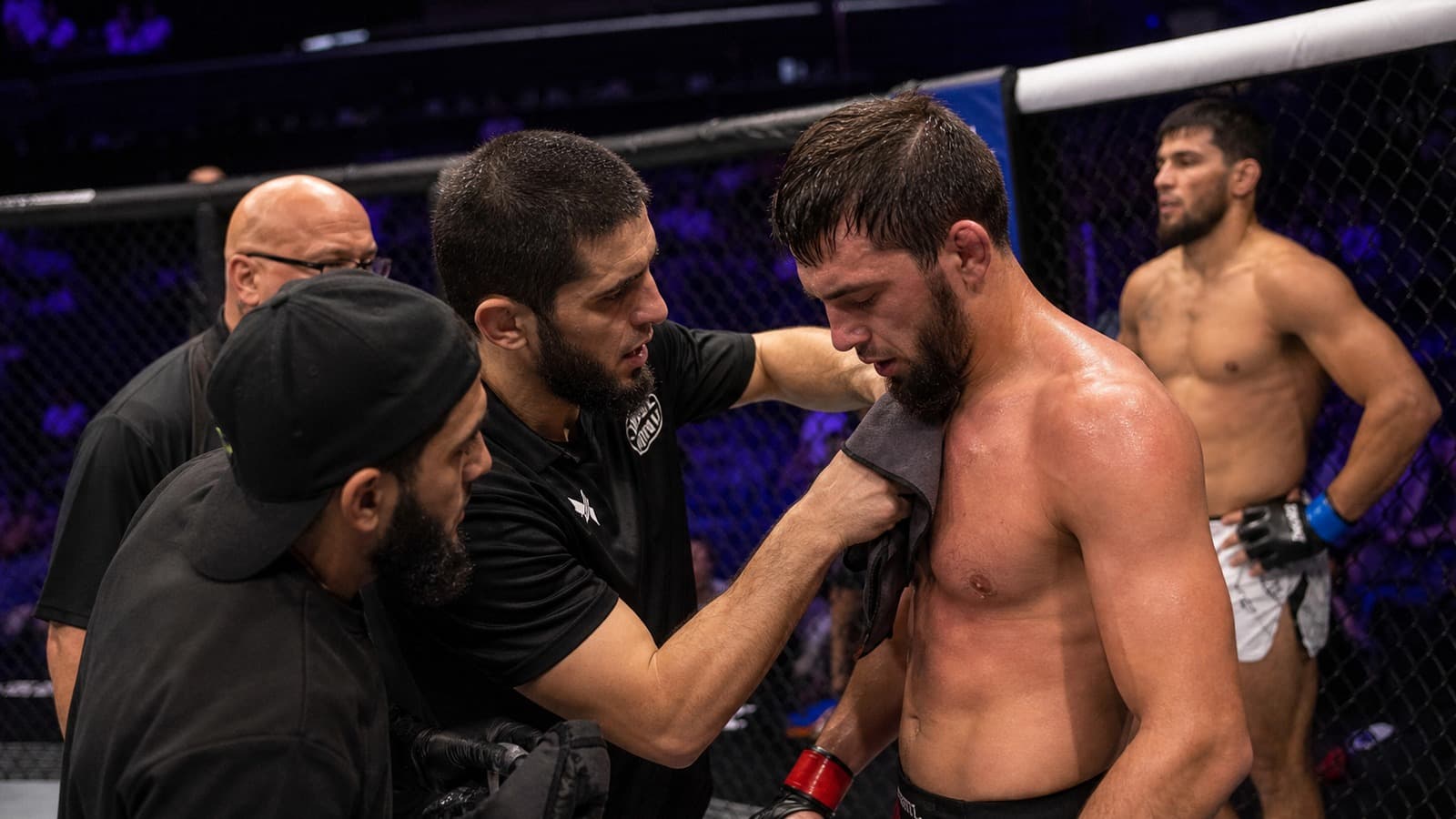 Makhachev Throws Towel for Magomedov After Shoulder Injury
