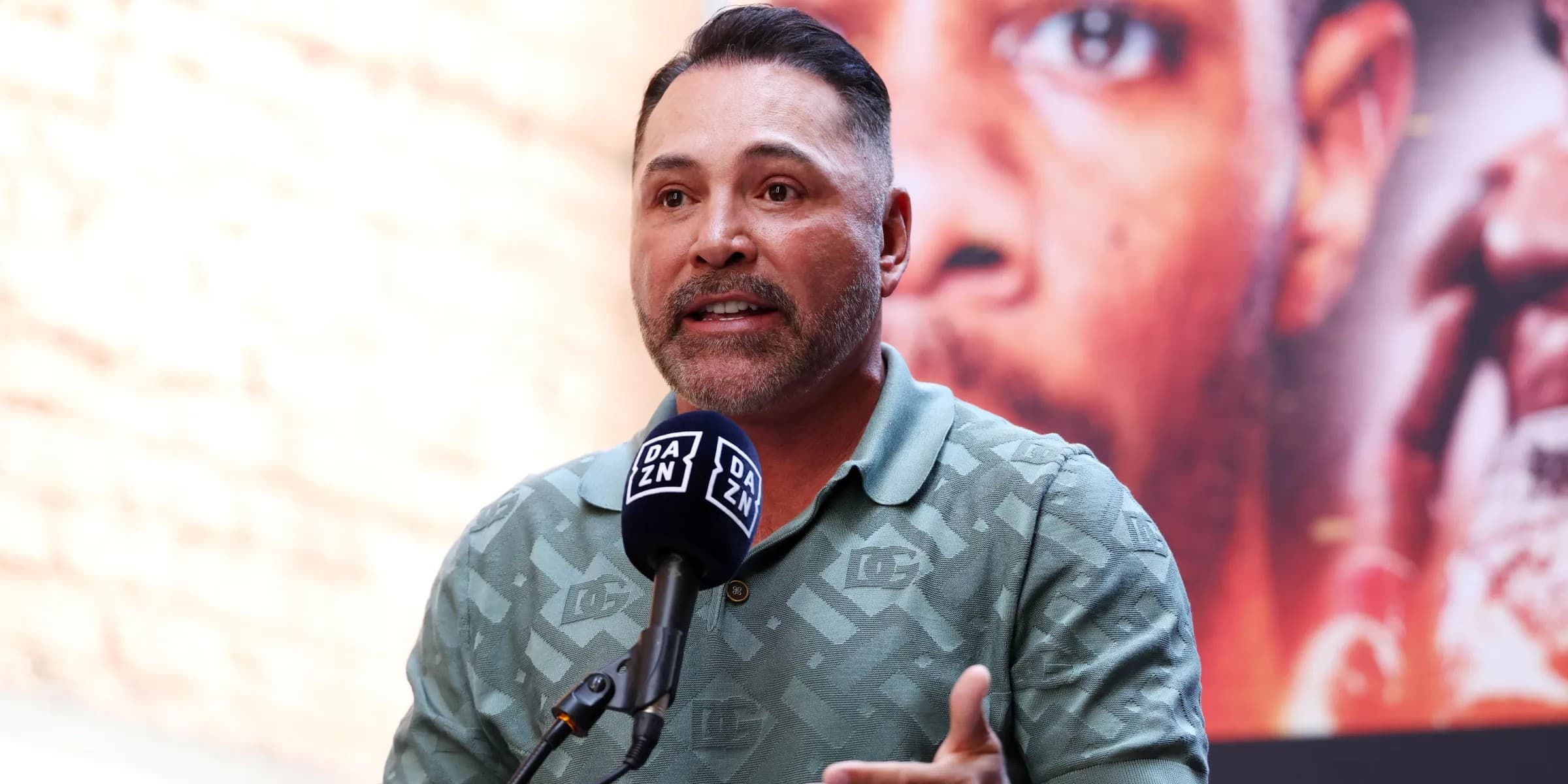 De La Hoya Breaks Silence on Skipping Garcia-Benn Fight