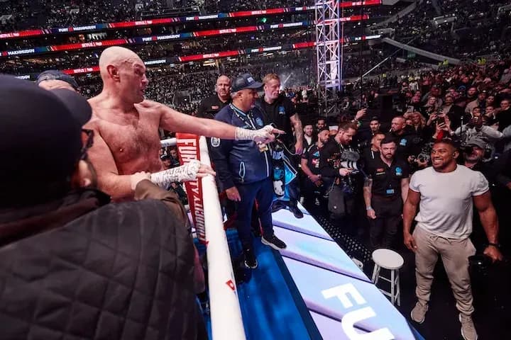 Anthony Joshua vs. Tyson Fury: Warren Urges Patience