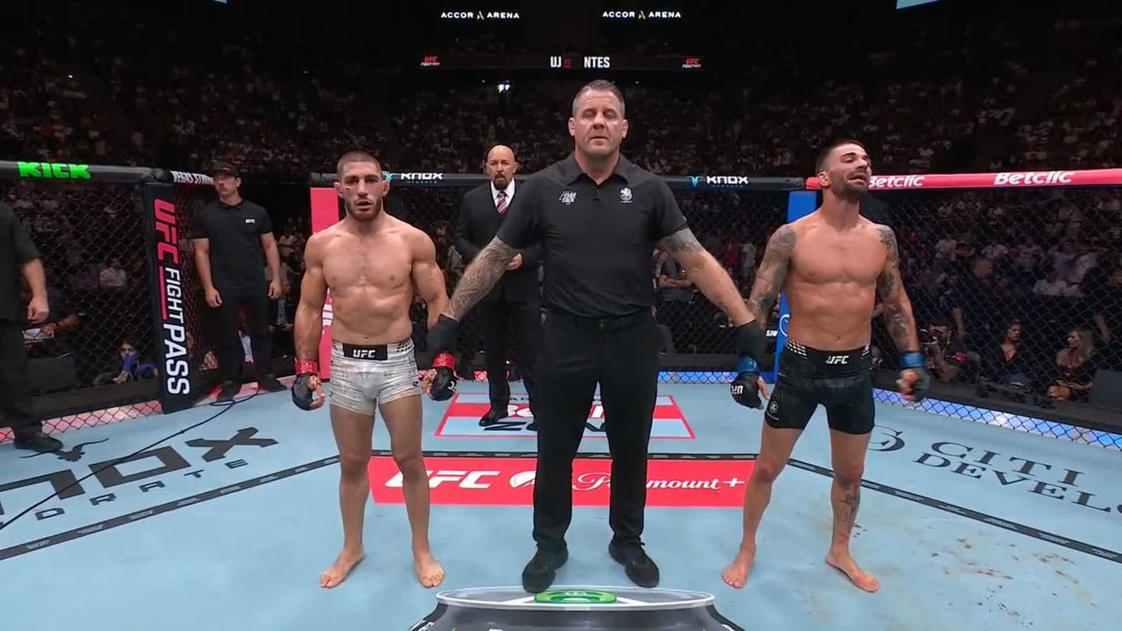 Fabia Sintes Outgrapples Aljarouj to Spoil UFC Paris Debut